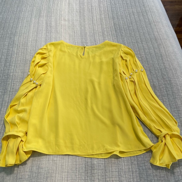 Women yellow blouse long sleeve, size large never worn. - Picture 5 of 5